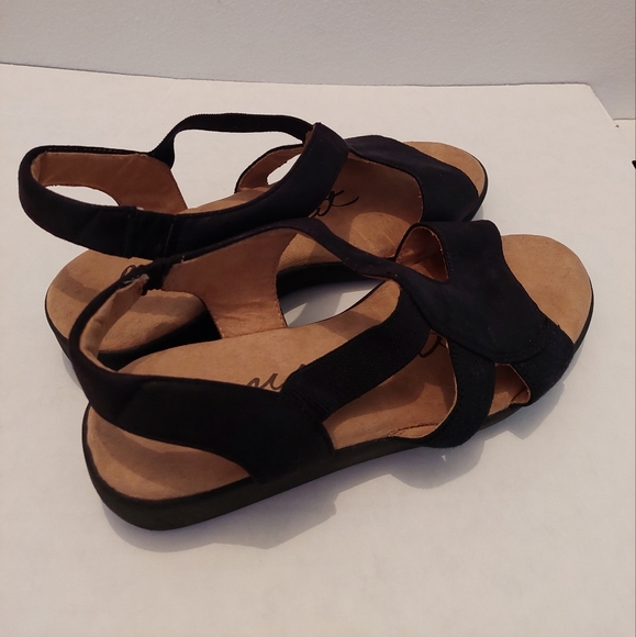 Easy Spirit Kalayla 8W Black Sandals - Picture 3 of 8